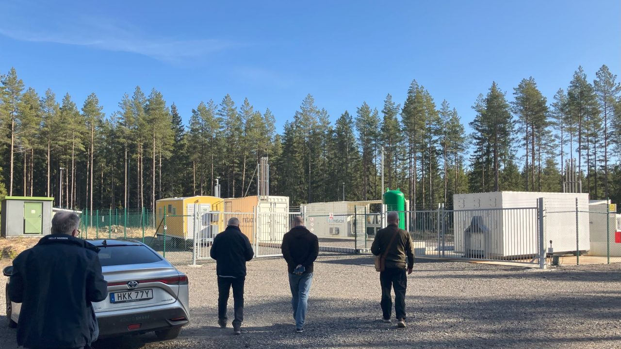 Kaikki tarvittava vedyn tuotantoon ja säilöntään mahtuu muutamaan konttiin