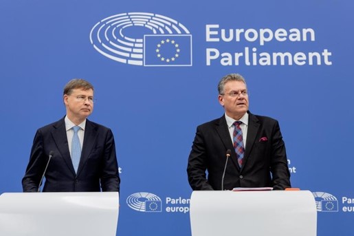 Kuva: Komissaarit Vadis Dombrovskis ja Maros Sefcovic © Copyright European Union – 2025