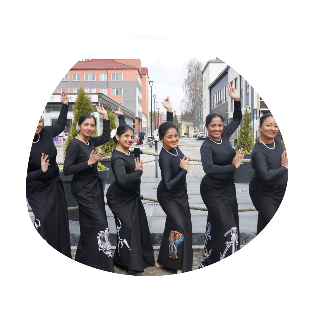 Tanssijat kehyksessä